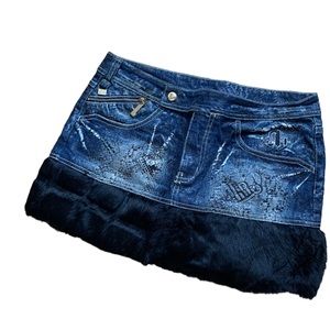AKADEMIKS AKDMKS DARK DENIM MINI SKIRT WITH FAUX FUR TRIM AND BRAND GRAPHICS